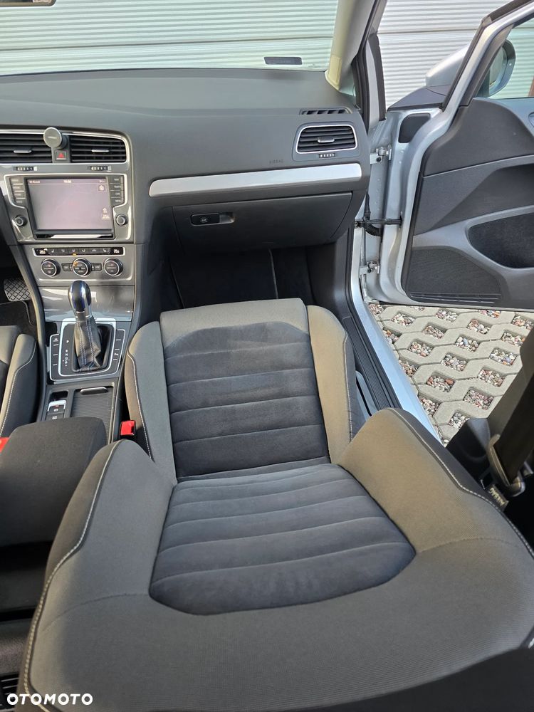 Volkswagen Golf - 24