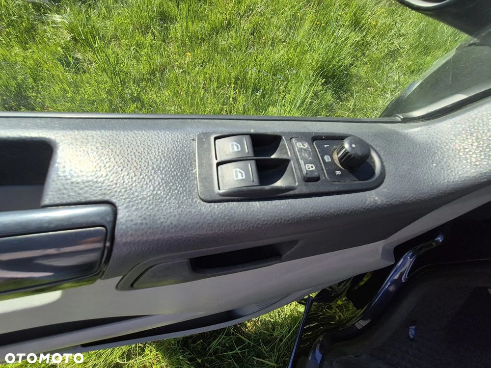 Volkswagen Transporter - 28