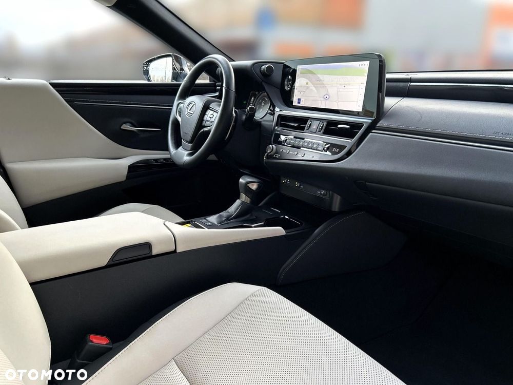 Lexus ES 300h Business Edition - 17