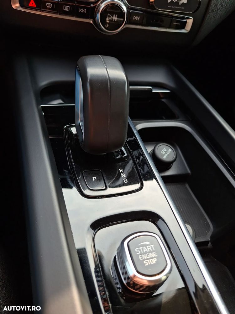 Volvo XC 60 B4 MHEV Momentum - 28