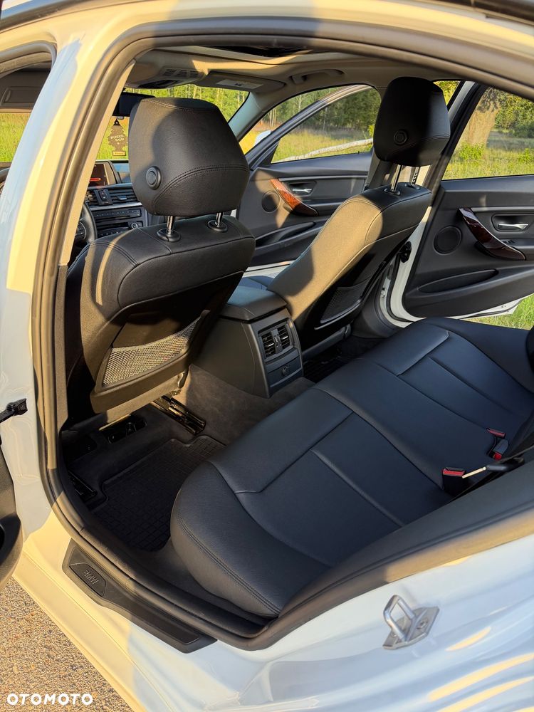 BMW Seria 3 320i - 10