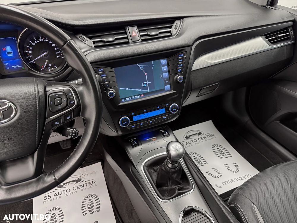 Toyota Avensis 2.0 D-4D Executive - 28