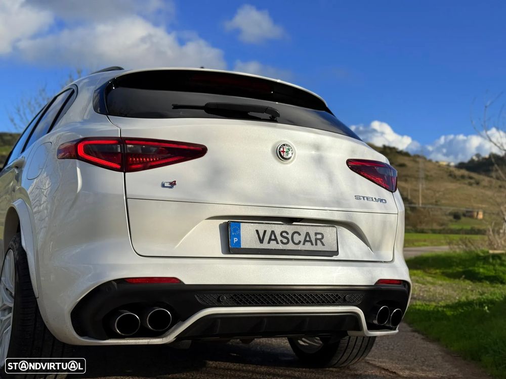 Alfa Romeo Stelvio V6 2.9 Bi-Turbo AT8-Q4 Quadrifoglio - 31