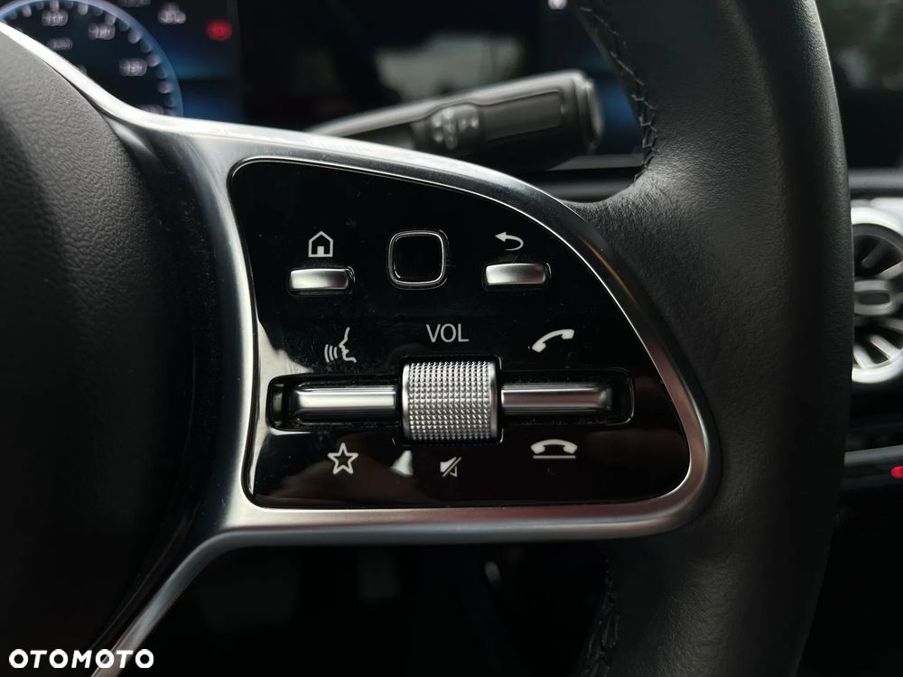 Mercedes-Benz CLA 180 Progressive 7G-DCT - 26