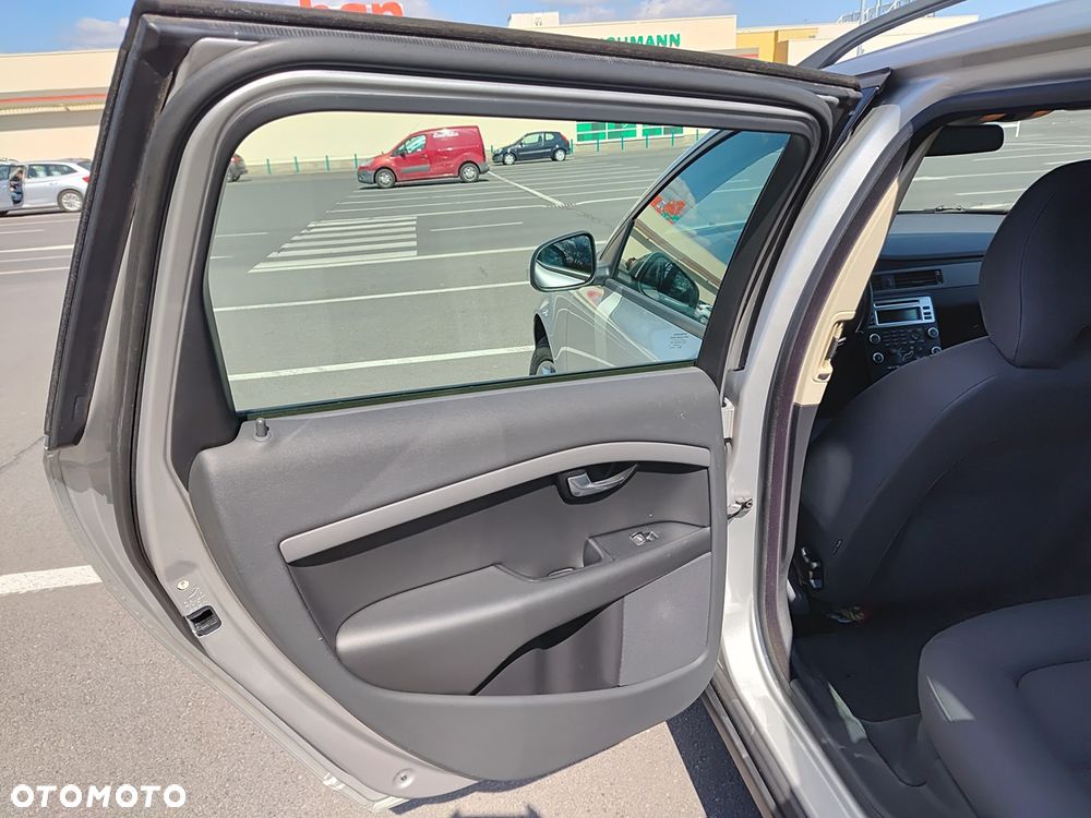 Volvo V70 2.0 Kinetic - 12