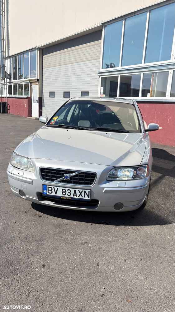 Volvo S60 2.4 D Momentum Geartronic - 1
