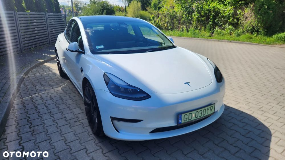 Tesla Model 3 - 4