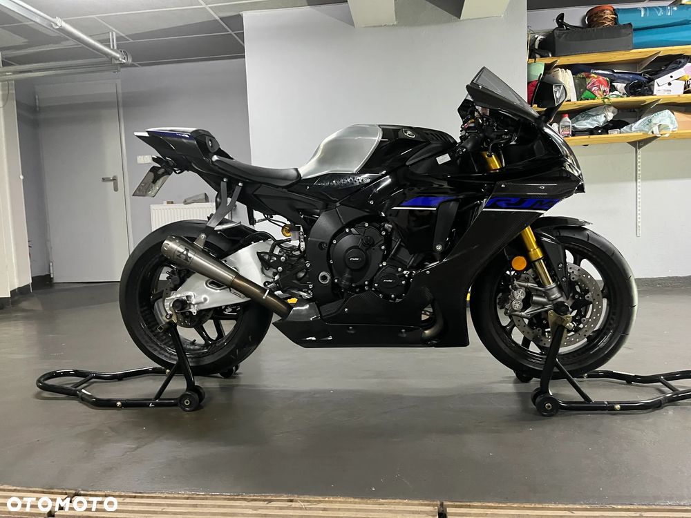 Yamaha R1 - 3