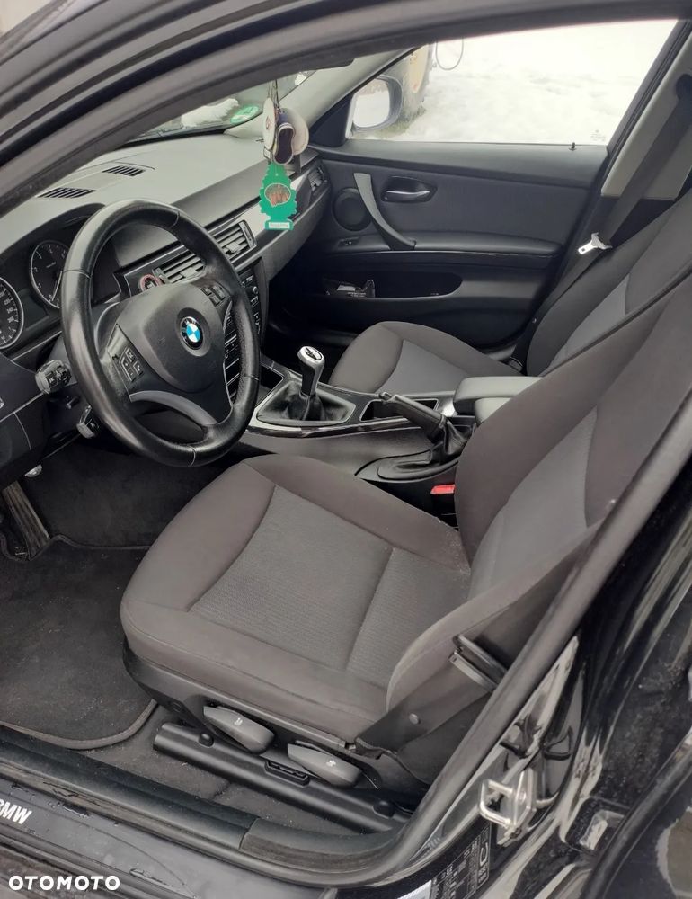 BMW Seria 3 318i - 5