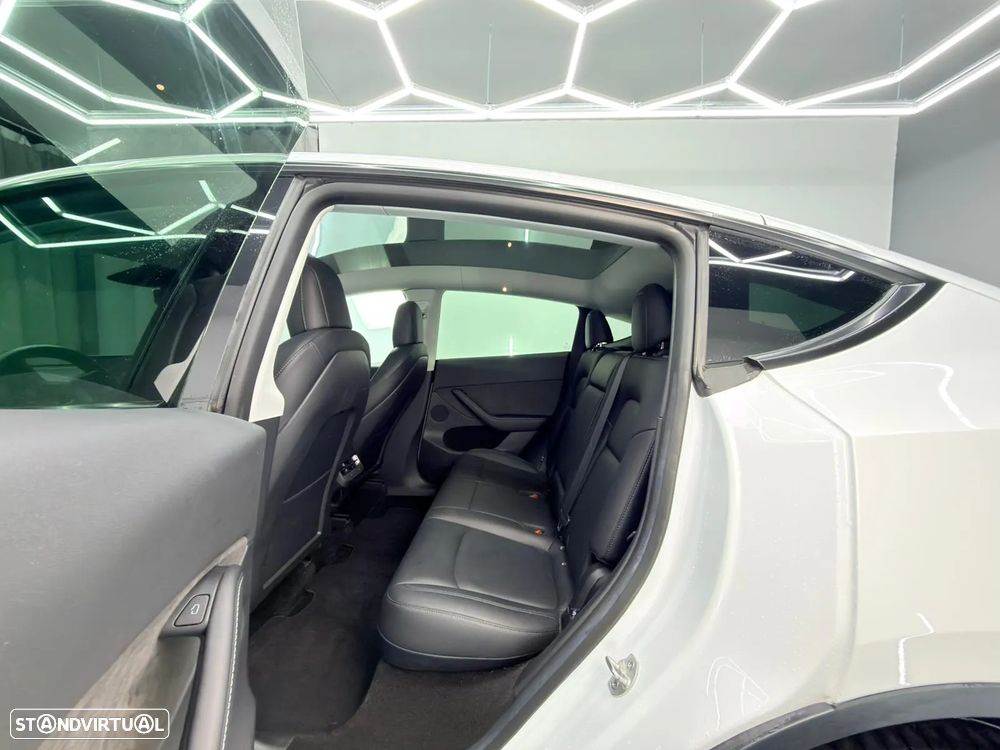 Tesla Model Y Long Range Dual Motor AWD - 8