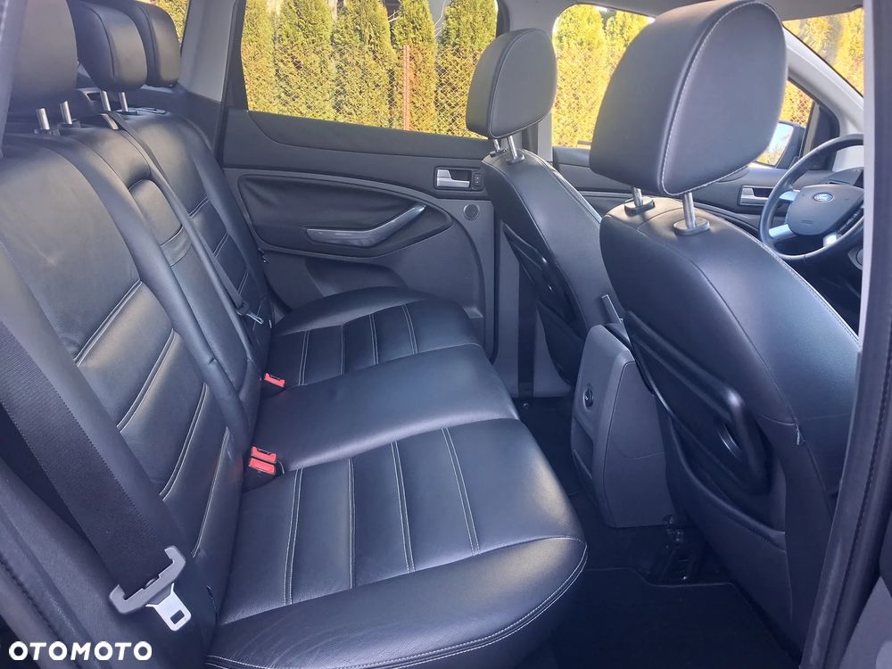 Ford Kuga 2.0 TDCi 2x4 Titanium - 16