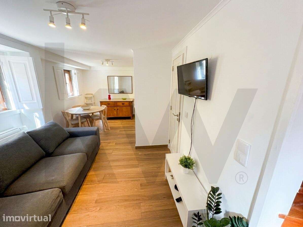 Viver o Charme de Cascais: Moradia Exclusiva, Totalmente Renovada e Mo - Grande imagem: 2/24