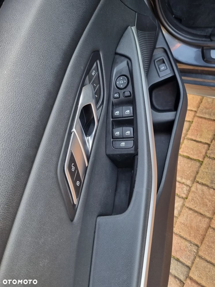 BMW Seria 3 330i M Sport - 13