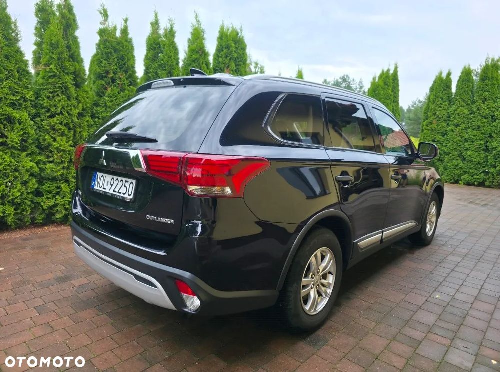 Mitsubishi Outlander 2.0 Invite + 2WD - 4