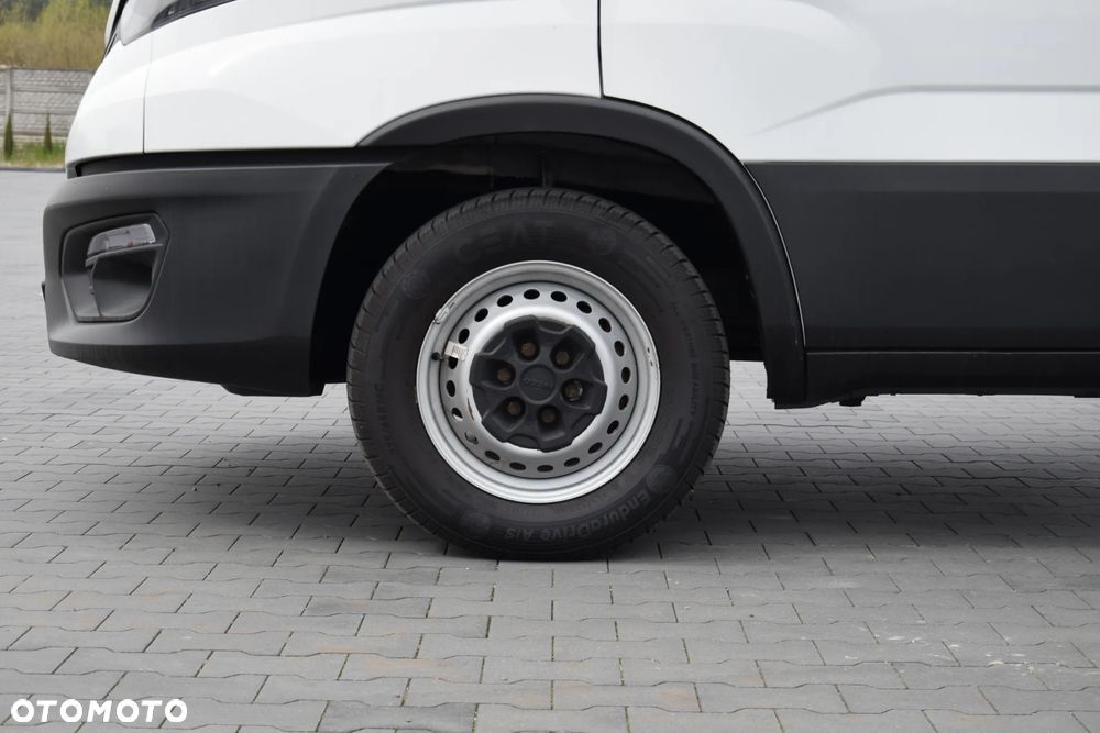 Iveco DAILY 35S14 / 2.3 - 140 KM / AUTIOMAT HI-MATIC / 3 OSOBY / DO 3,5 TONY / KONTENER / DOSTAWCZE / WINDA PALFINGER / KLIMA / TEMPOMAT / 2022 / SERWISOWANY / SPROWADZONY Z NIEMIEC - 12