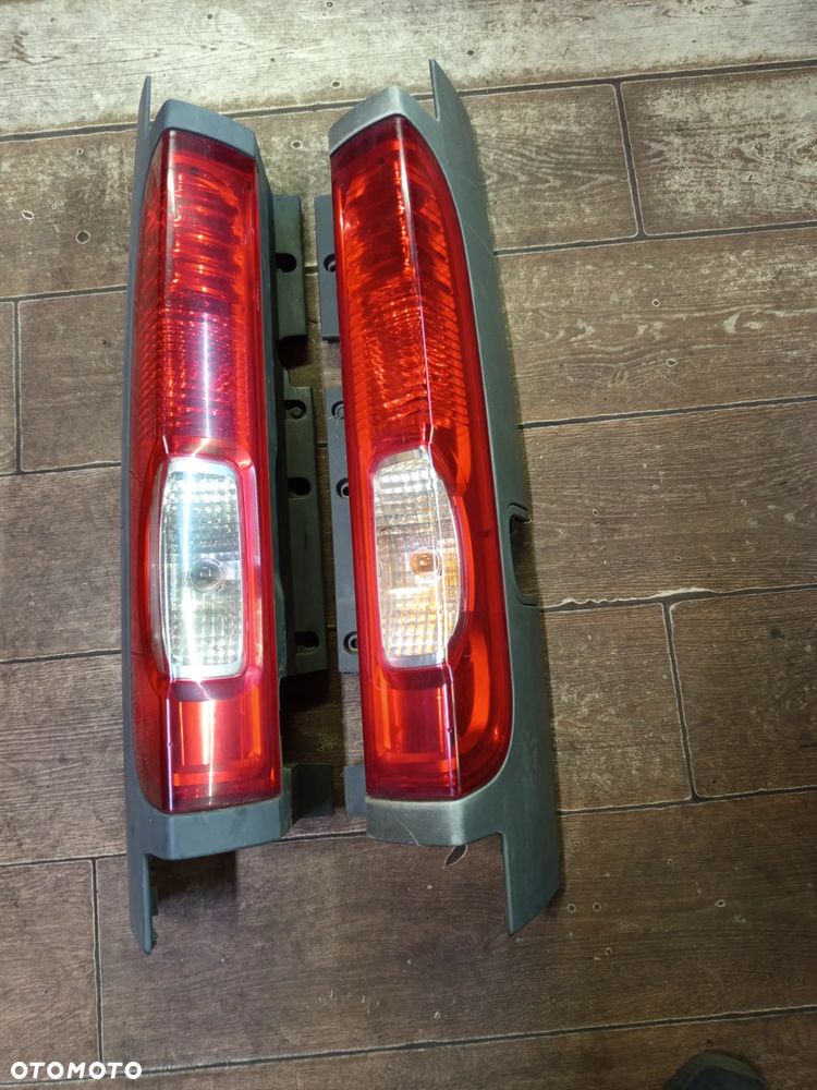 LAMPA TYLNA LEWA LUB PRAWA DRZWI RENAULT TRAFIC VIVARO 06-14 - 3