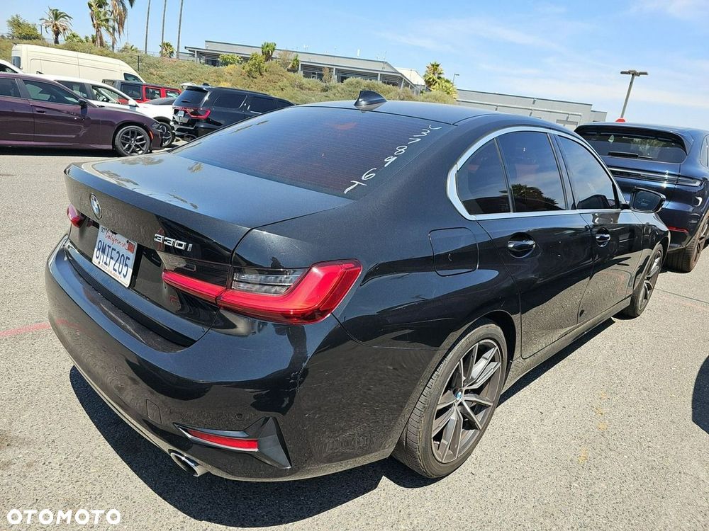 BMW Seria 3 330i M Sport - 3