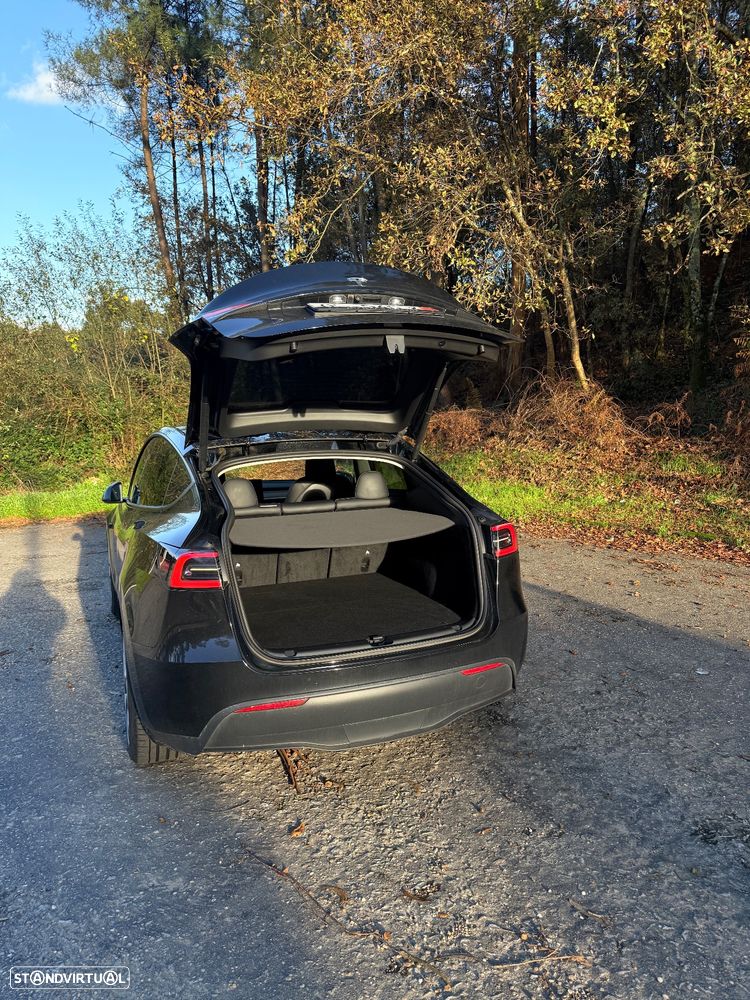 Tesla Model Y Long Range Dual Motor AWD - 3