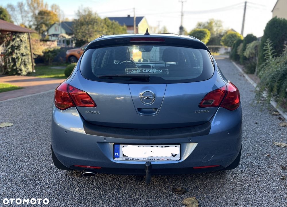 Opel Astra 2010 photo 4
