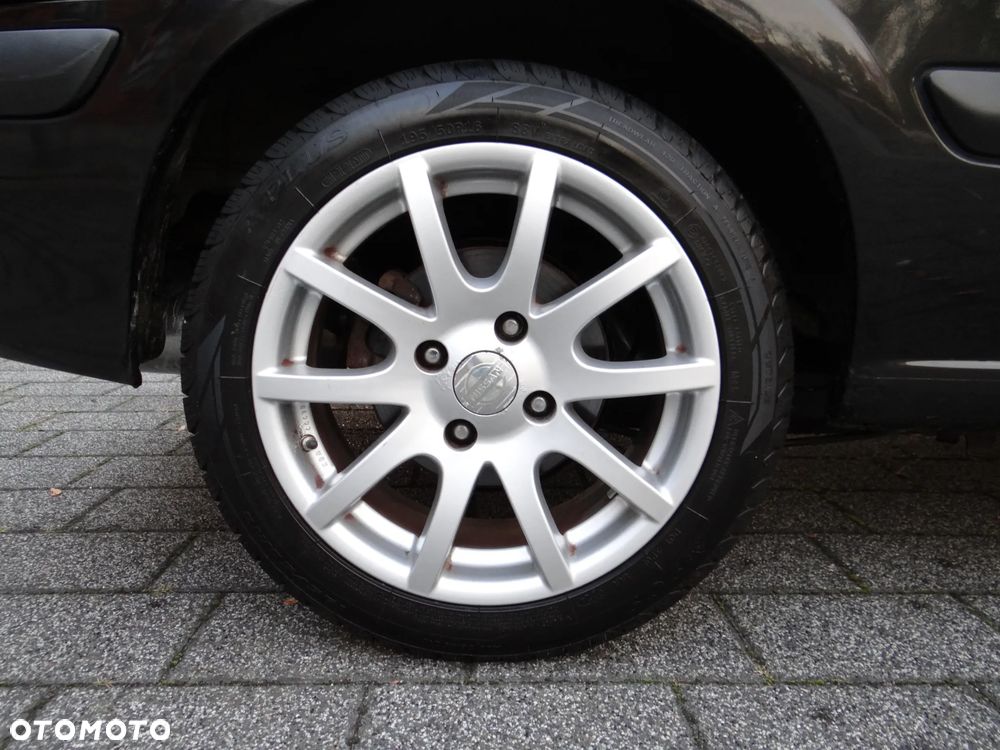 Nissan Almera - 10