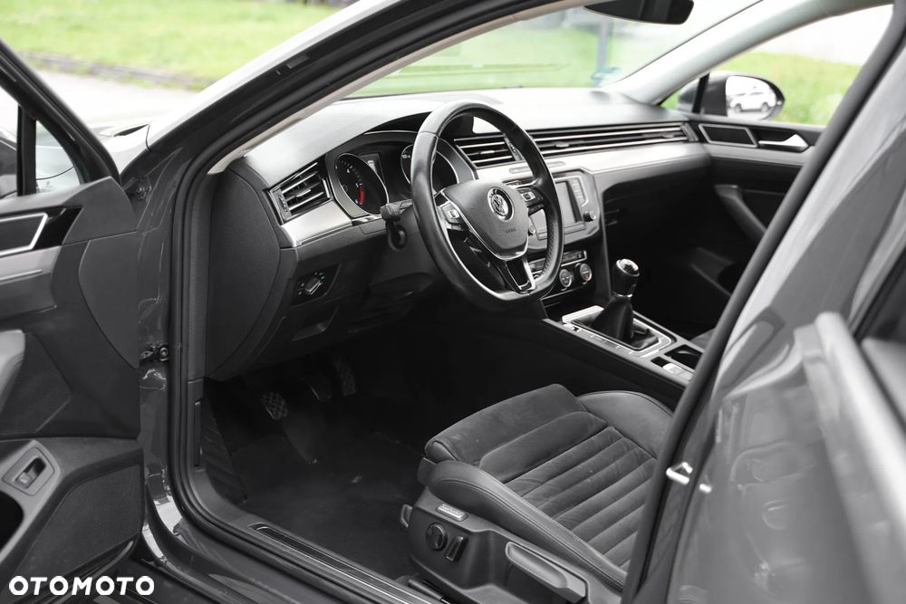 Volkswagen Passat 2.0 TDI SCR Highline - 16