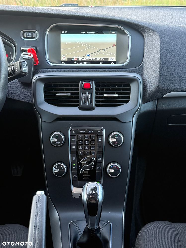 Volvo V40 - 25