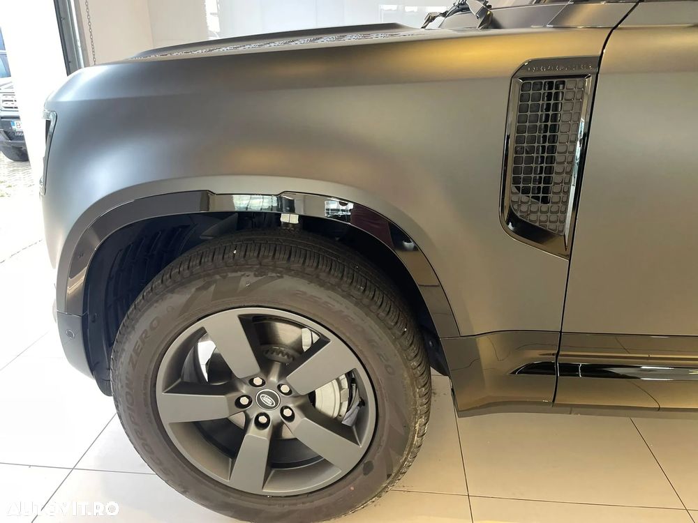 Land Rover Defender - 7