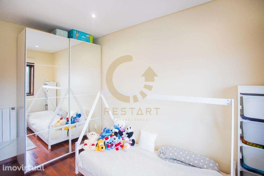 Duplex T2+2 com garagem e varanda, pronto a habitar, luz norte/sul e á - Grande imagem: 5/31