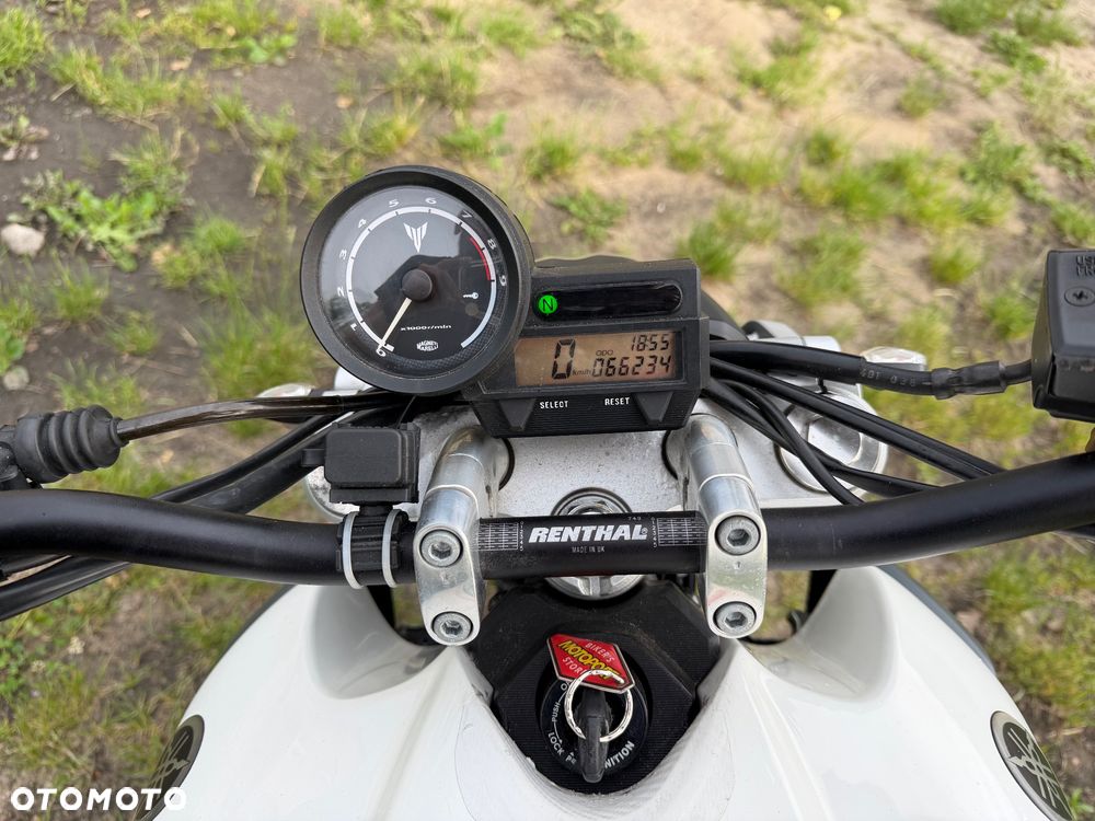 Yamaha MT - 8