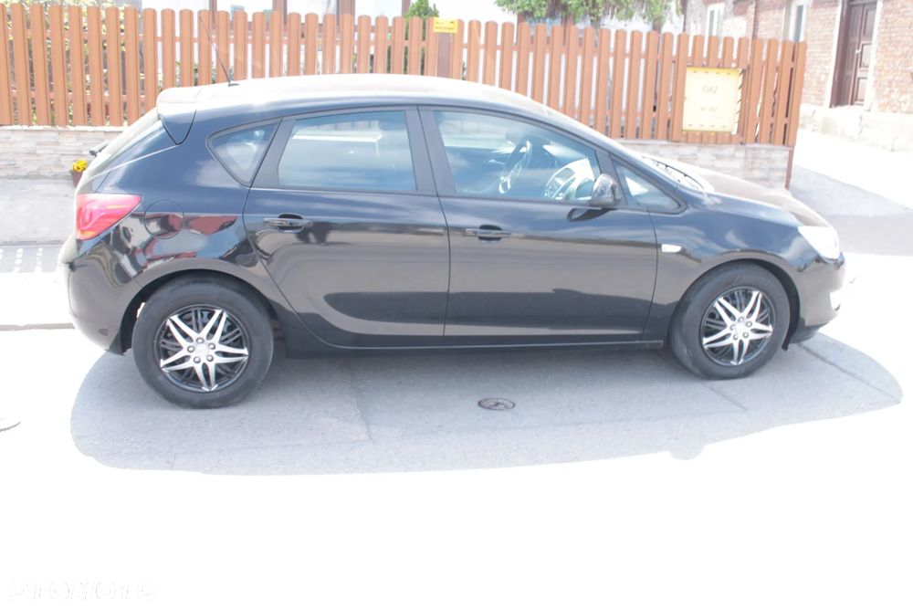 Opel Astra 1.6 Design Edition - 5