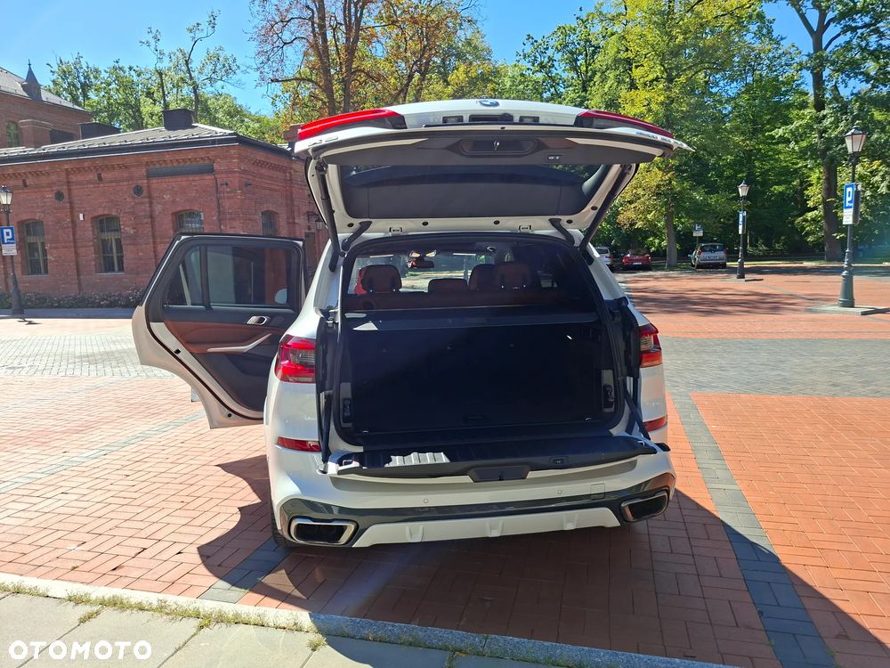 BMW X5 M50i - 11