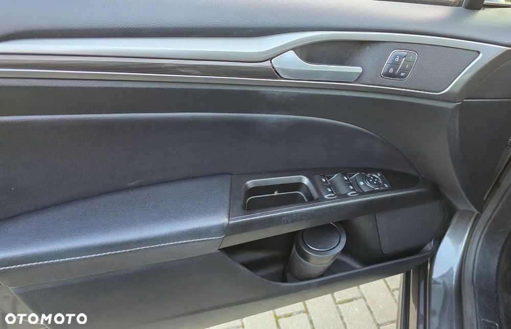 Ford Fusion 2.0 EcoBoost Titanium - 16