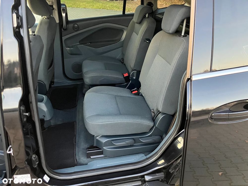 Ford Grand C-MAX - 32