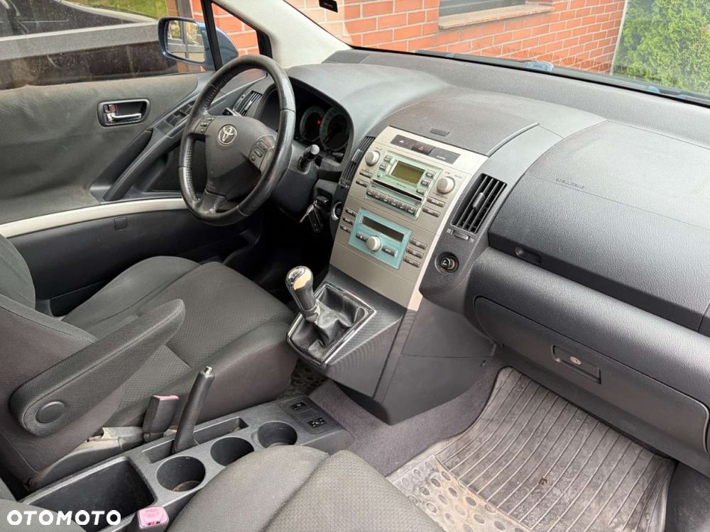 Toyota Corolla Verso 2.2 D-4D Executive - 8
