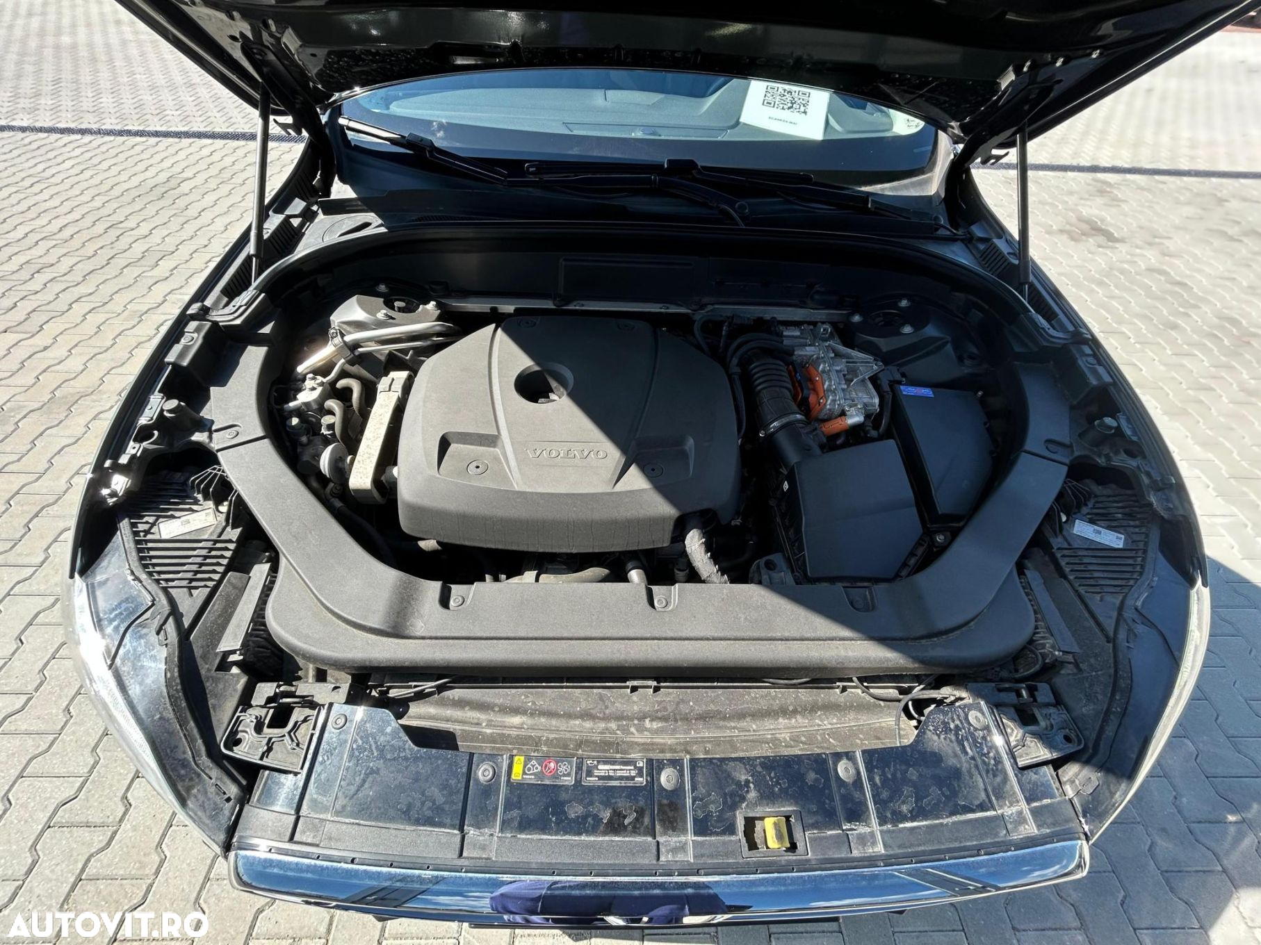 Volvo XC 60 T8 Twin Engine AWD Geartronic Momentum - 32