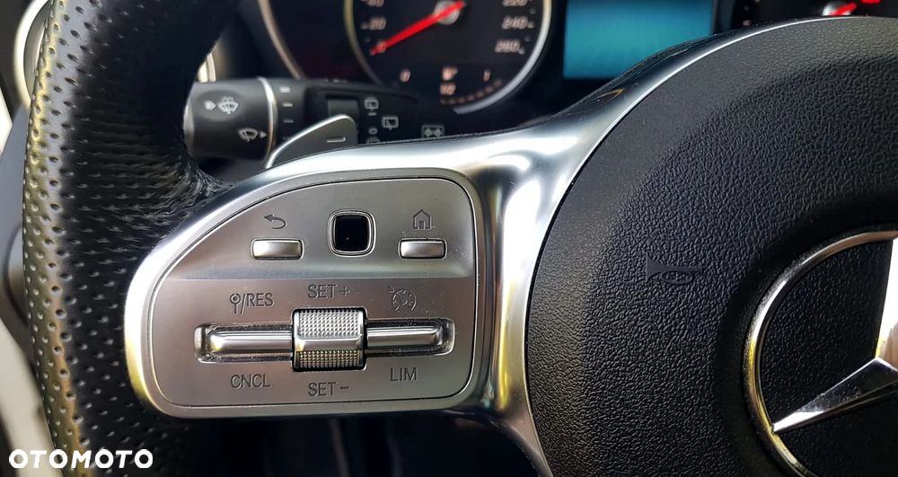 Mercedes-Benz GLC 220 d 4Matic 9G-TRONIC AMG Line - 21
