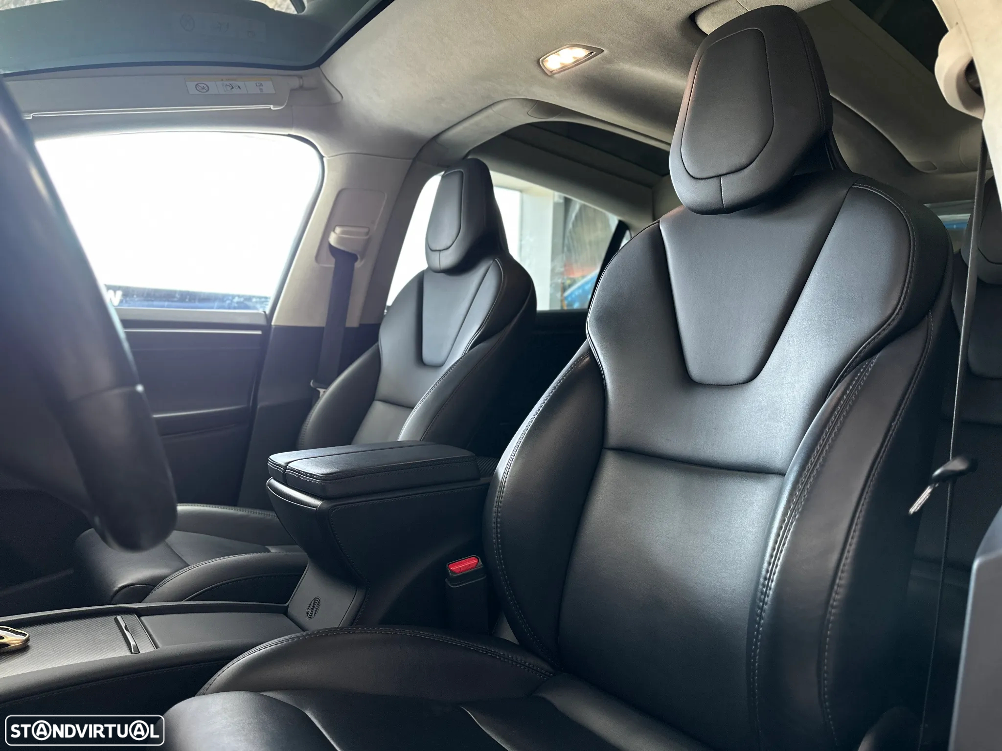 Tesla Model X - 12
