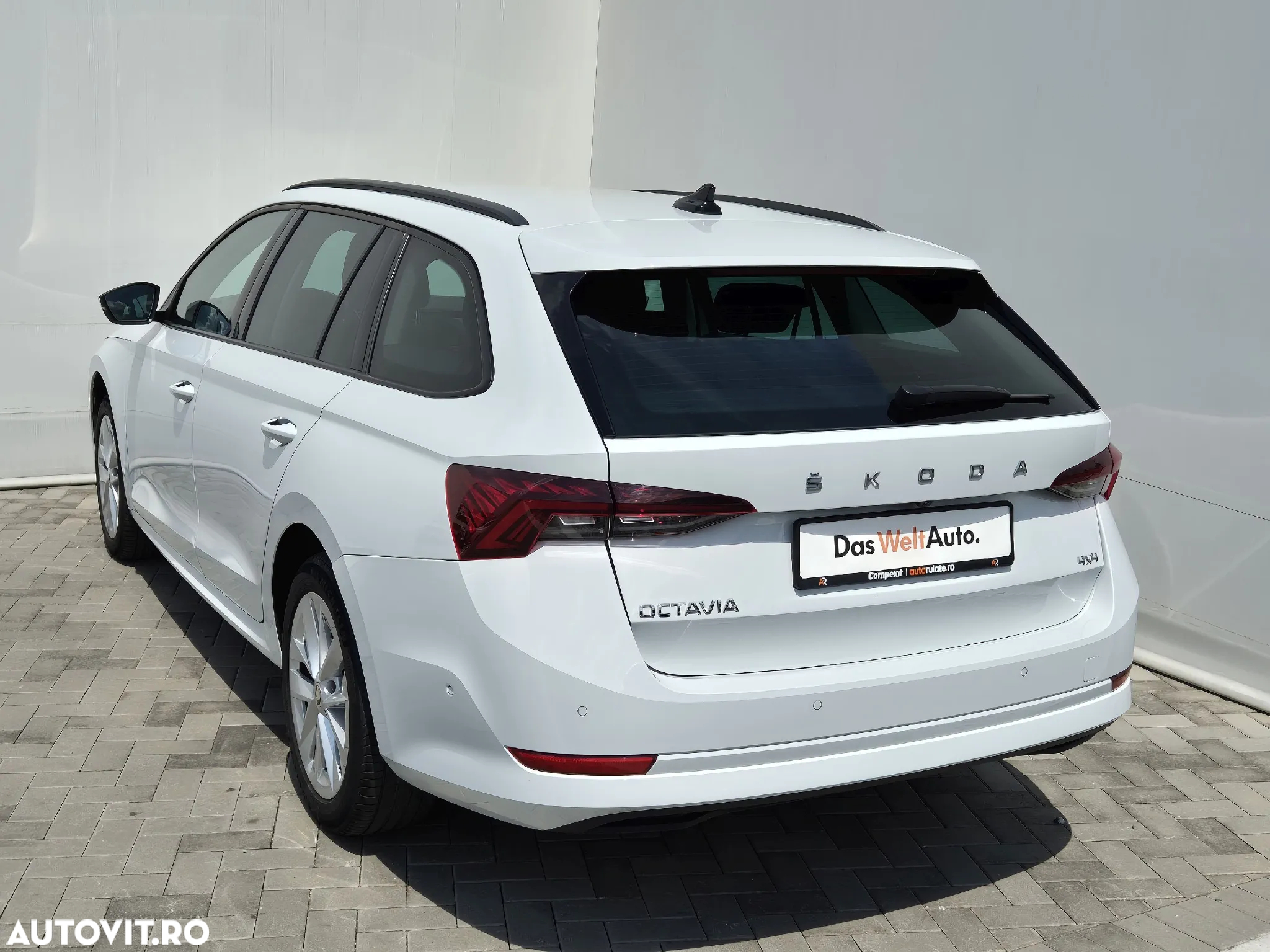 Skoda Octavia Combi 2.0 TDI DSG 4X4 Style - 3