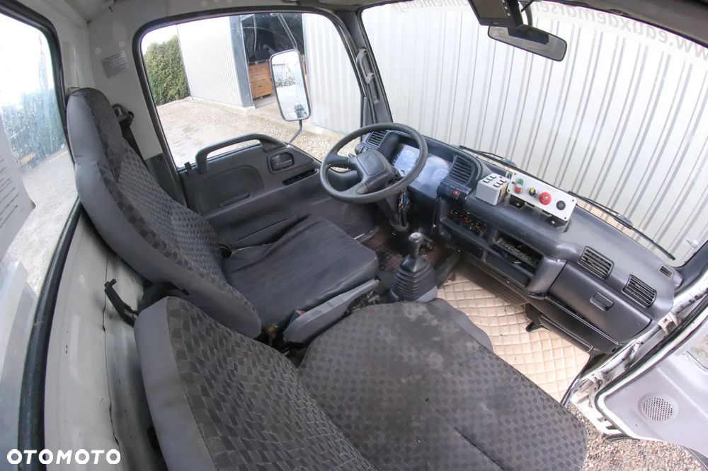 Isuzu NKR - 13