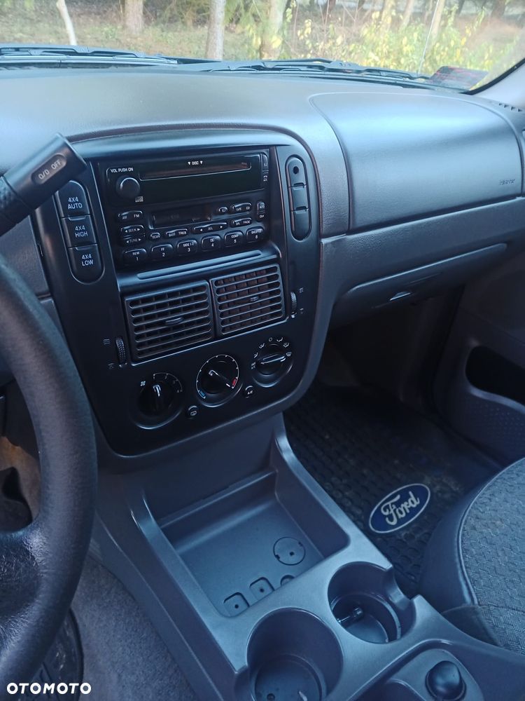 Ford Explorer - 16