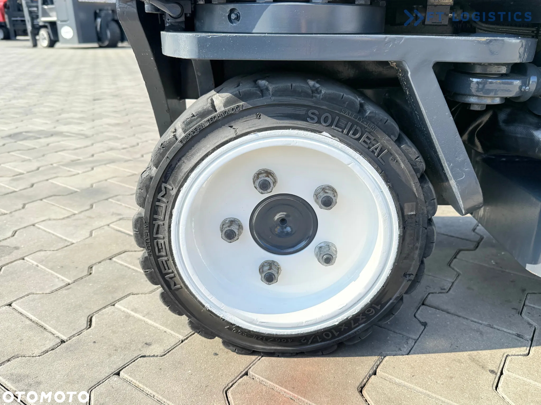 Combilift C3000 / GAS / TRIPLEX - 4900MM / JEDYNE 1537 MTH / POZYCJONER WIDEŁ / KABINA / JAK NOWY - 5