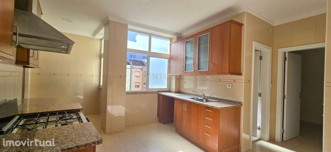 Apartamento 6 Assoalhadas para Arrendamento na Avenida de Roma – Lisbo - Grande imagem: 3/36