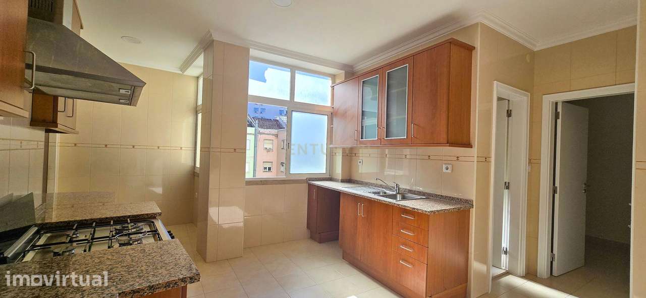 Apartamento 6 Assoalhadas para Arrendamento na Avenida de Roma – Lisbo - Grande imagem: 3/36