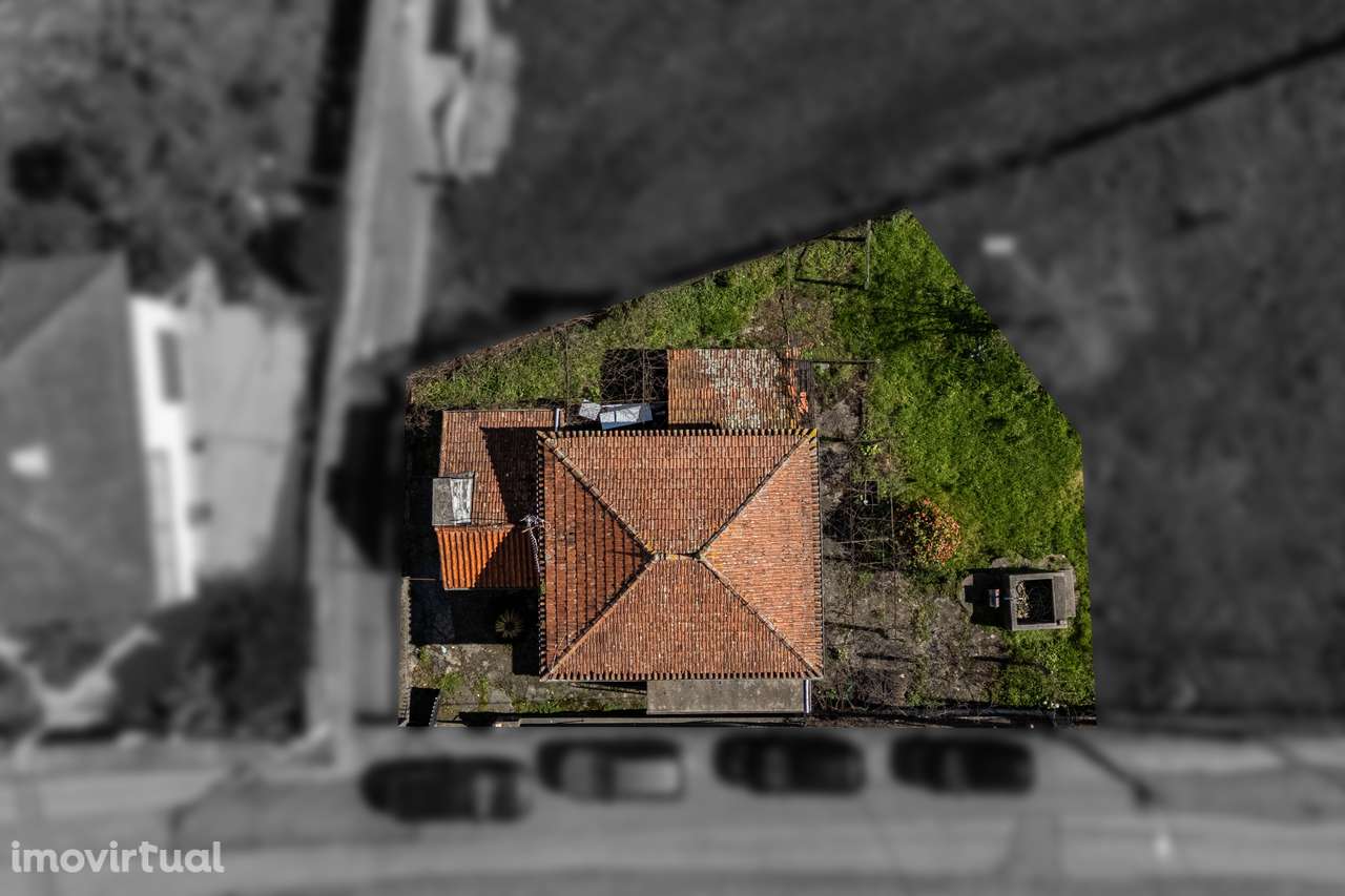 Moradia para reabilitação com terreno em Oliveira de Azeméis - Grande imagem: 2/17