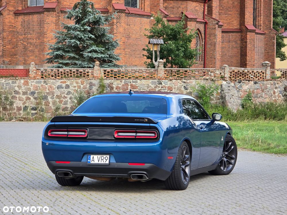 Dodge Challenger 6.4 Scat Pack - 12