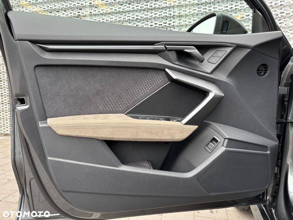 Audi RS3 Limousine - 16