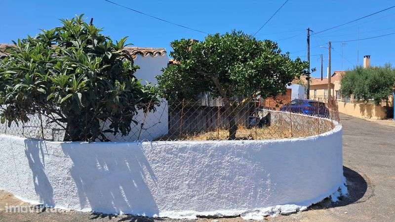 Vende-se casa para recuperar nos arredores de Almodôvar - Grande imagem: 2/12