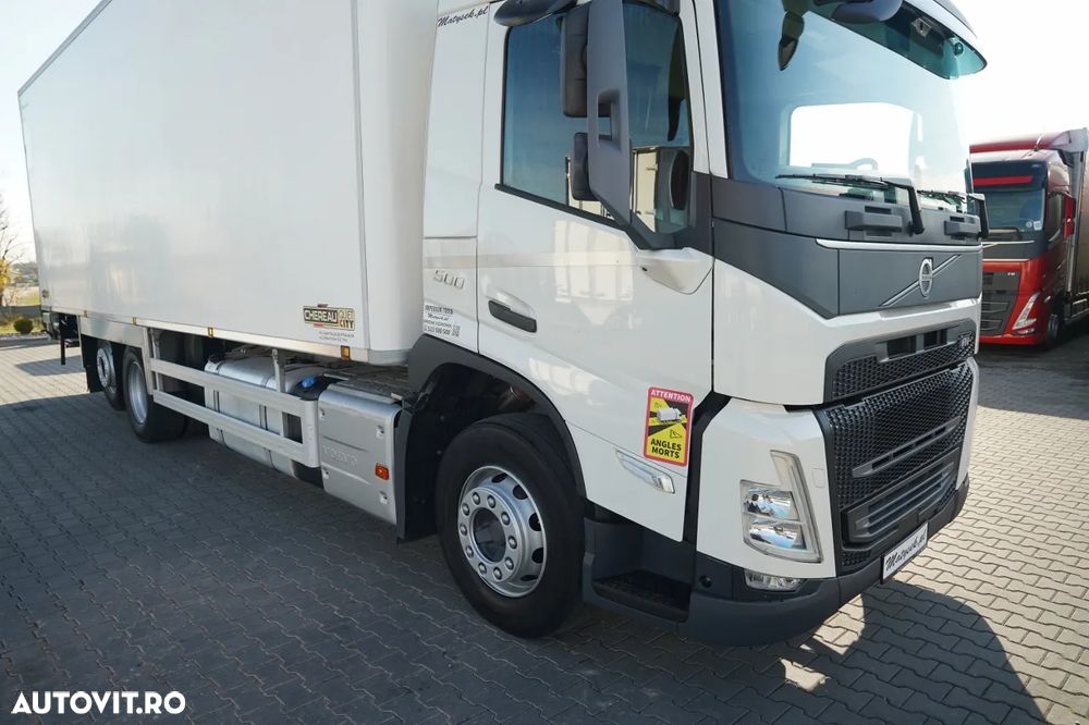 Volvo FM 500 / REFRIGERAT / 6X2 / CHERAU / 8.5 M / CARRIER SUPRA / MULTIMEMBRU / I-SHIFT / DHOLLANDIA LIFT / PUNTE DE DIRECȚIE ȘI RIDICARE / - 8