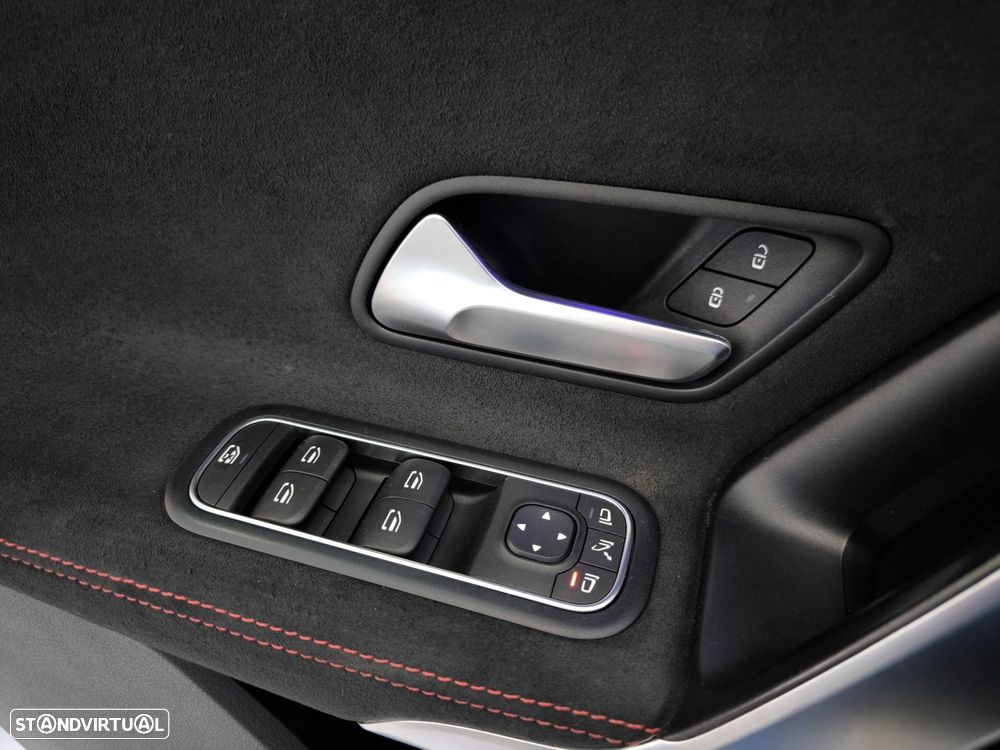 Mercedes-Benz A 250 e AMG Line - 21