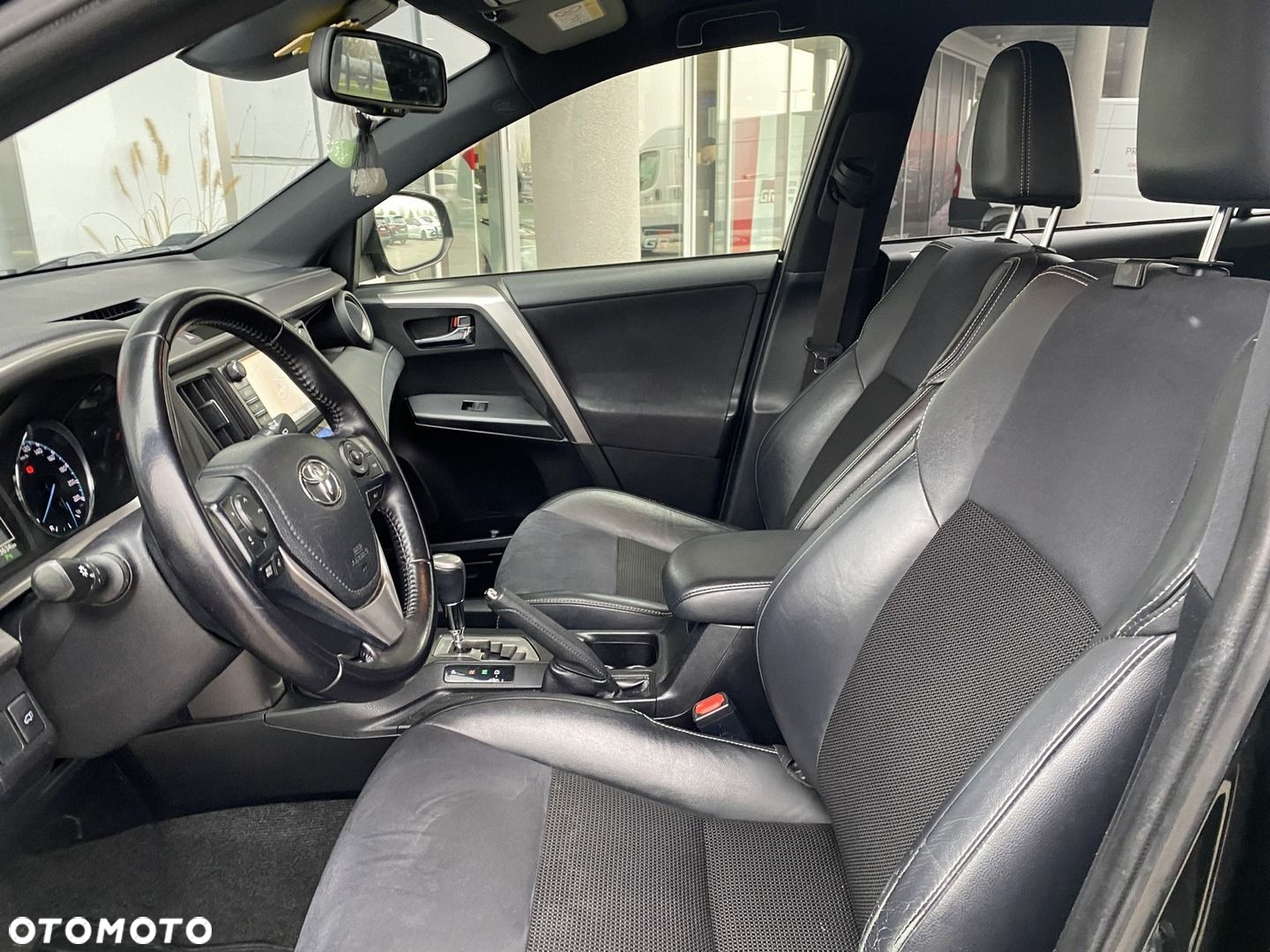 Toyota RAV4 - 11